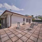 Mit Seeblick Und Privatem Garten By Interhome Feriehus