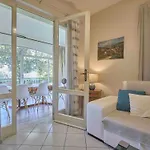 Mit Seeblick Und Privatem Garten By Interhome Hébergement de vacances *