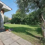 Mit Seeblick Und Privatem Garten By Interhome Hébergement de vacances Bardolino