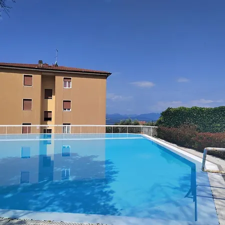 Mit Seeblick Und Privatem Garten By Interhome בית נופש *