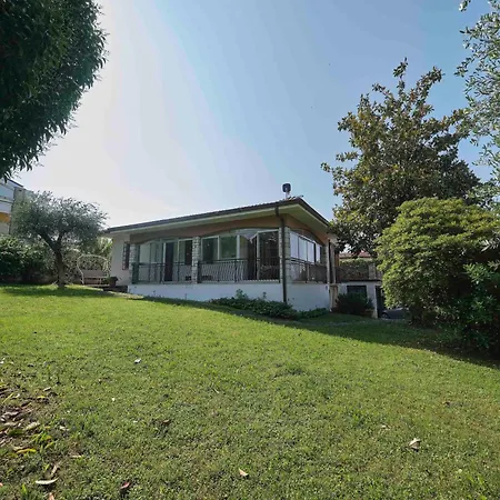 Сasa de vacaciones Mit Seeblick Und Privatem Garten By Interhome *