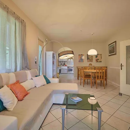 Semesterbostad Mit Seeblick Und Privatem Garten By Interhome