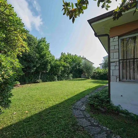 Mit Seeblick Und Privatem Garten By Interhome * Бардолино