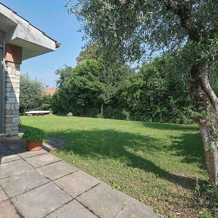 Mit Seeblick Und Privatem Garten By Interhome Сasa de vacaciones Bardolino