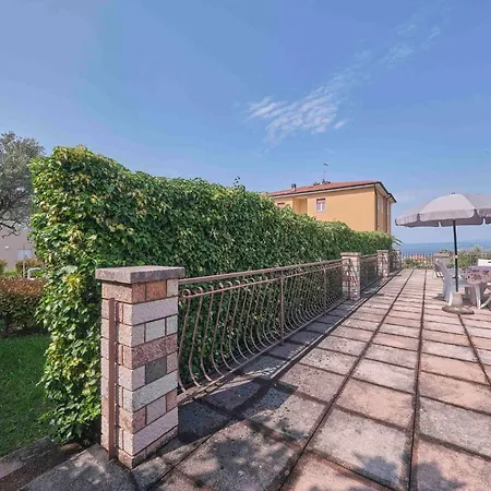 Дом отдыха Mit Seeblick Und Privatem Garten By Interhome Бардолино