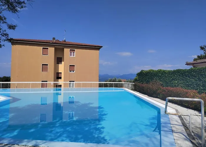 Mit Seeblick Und Privatem Garten By Interhome בית נופש *