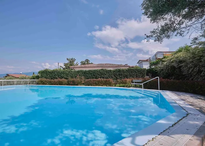 בית נופש Mit Seeblick Und Privatem Garten By Interhome