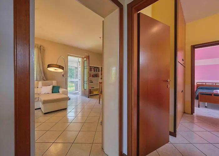 Mit Seeblick Und Privatem Garten By Interhome בית נופש *