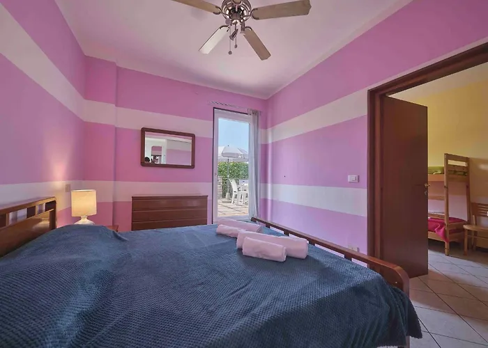 בית נופש Mit Seeblick Und Privatem Garten By Interhome *