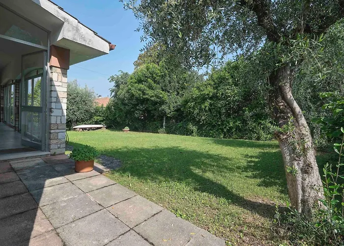 Mit Seeblick Und Privatem Garten By Interhome Feriehus Bardolino