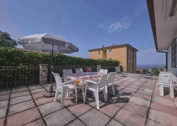 בית נופש Mit Seeblick Und Privatem Garten By Interhome *