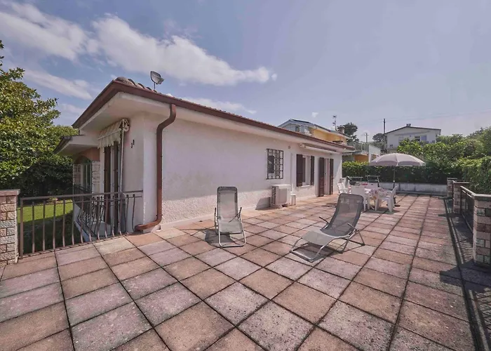 Mit Seeblick Und Privatem Garten By Interhome Feriehus