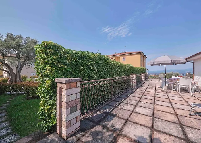 בית נופש Mit Seeblick Und Privatem Garten By Interhome ברדולינו